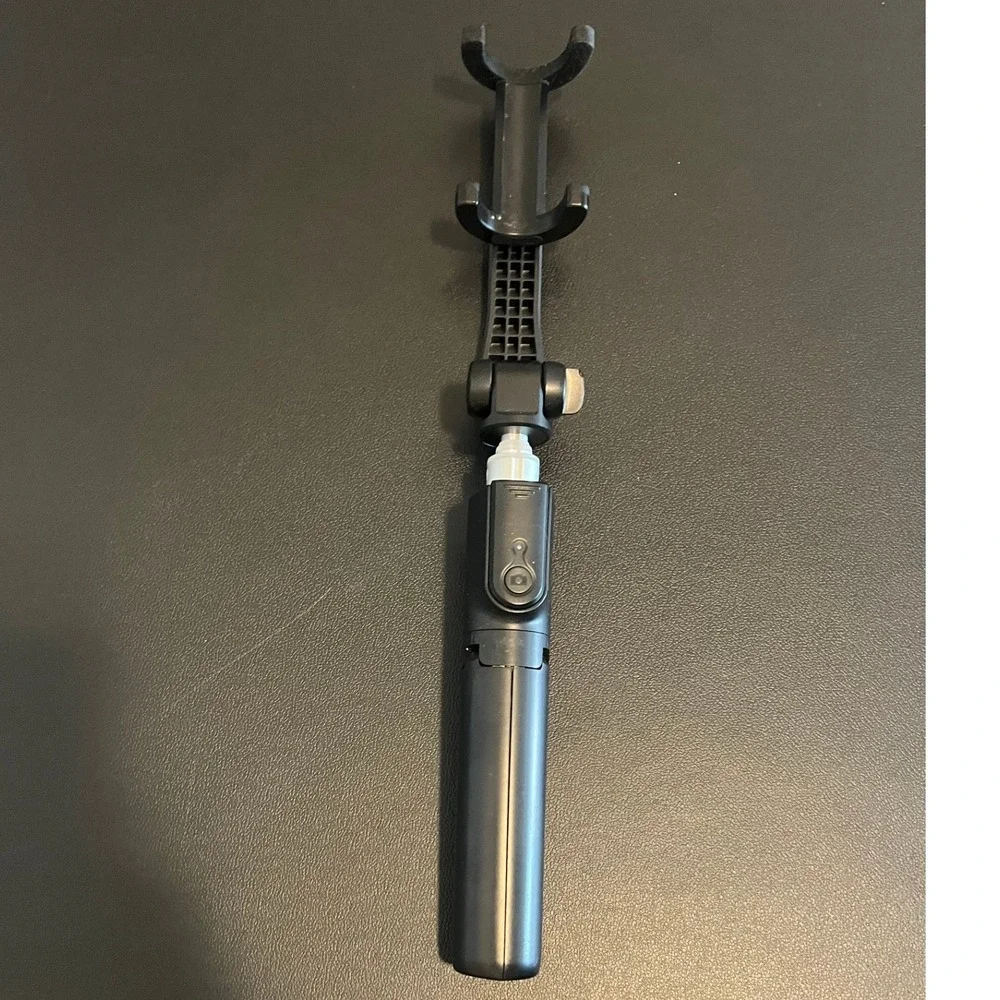 Selfie Stick Tripod Black Bluetooth Remote
